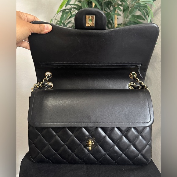 ❌ SOLD ❌ CHANEL JUMBO CLASSIC FLAP IN LAMBSKIN - Picture 4 of 13